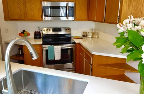 University City Casa | Quiet, Private & Sunny Townhome! Prime San Diego Location