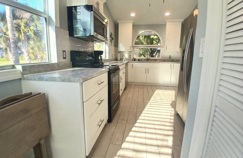 Bonita Shores Cabaña | Quiet Quaint Cottage Right on Gulf Access Imperial River Close To Everything