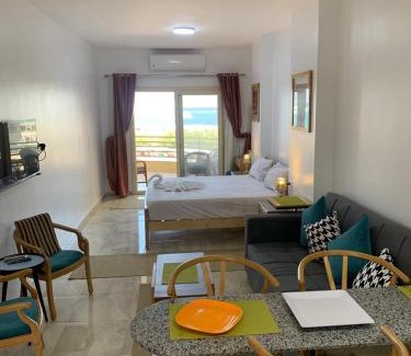 Corniche Road-Dahar Chalet De Esquí | Quiet quarter and private beach