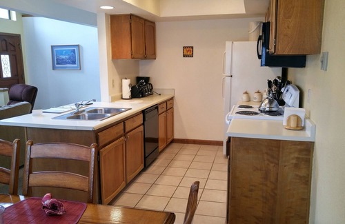 Pinetop Villa | Tranquilo Resort Villa Bellamente ajardinada con garaje adjunto en Quality Hill
