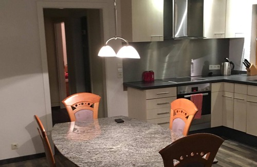 Untergroningen Apartamento | Un tranquilo y tranquilo retiro en una encantadora comunidad.