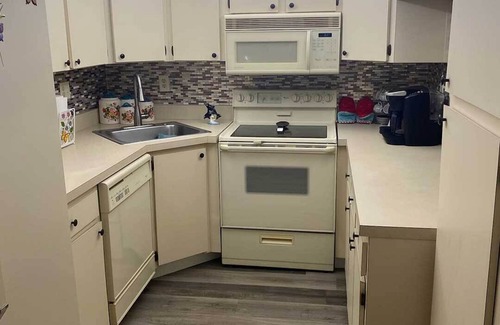 Palm Harbor Condominio | Quiet Retreat | Age 55+ | 2 BD 2 BA Condo