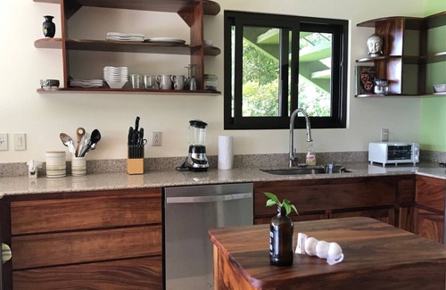 Arenal Villa | Retiro tranquilo en un hermoso jardín orgánico junto al lago