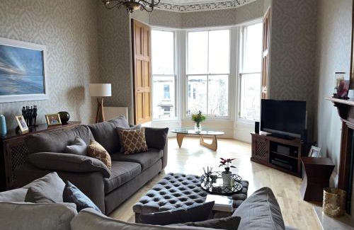 Merchiston Casa | Quiet room in vibrant Bruntsfield with private parking