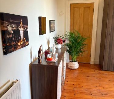 Merchiston Casa | Quiet room in vibrant Bruntsfield with private parking