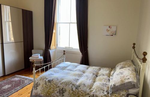 Merchiston Casa | Quiet room in vibrant Bruntsfield with private parking