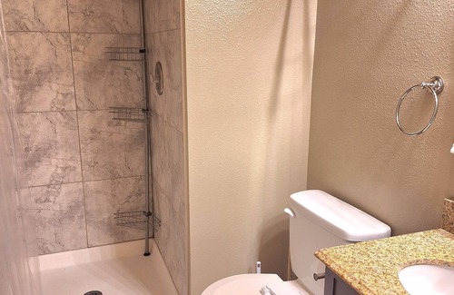 North Creek Casa | Quiet room with a private bathroom in a safe neighborhood.