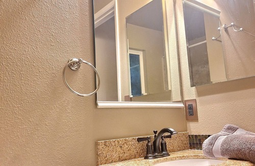 North Creek Casa | Quiet room with a private bathroom in a safe neighborhood.