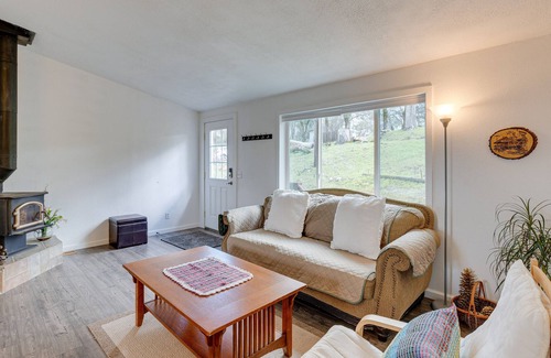 Penn Valley Casa | Quiet Rough and Ready Vacation Home w/ Deck!