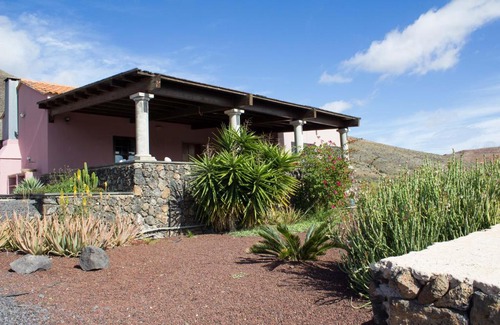 Tetir Casa | Quiet Rural House Ten Minutes From The Beach