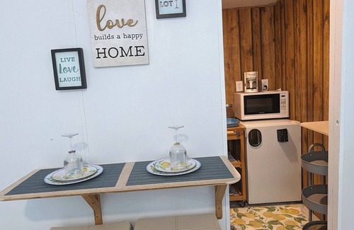 Edgar Apartamento | Room⁴U- Free Parking^ Privada entrance & Shares Bathroom