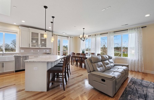 Carver Casa | Quiet, Secluded, High End Home Near PDX