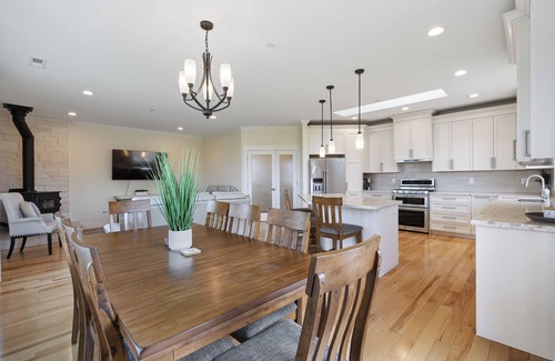 Carver Casa | Quiet, Secluded, High End Home Near PDX