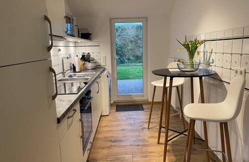 Osterhusum Casa | Quiet semi-detached house with garden and garage in Husum on the North Sea