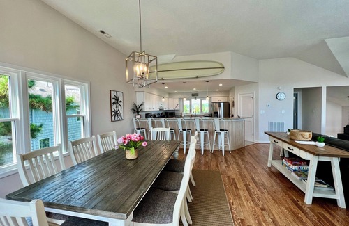 Croatan Beach Casa | Quiet Semi-Private Beach Located in an Upscale Neighborhood / Croatan
