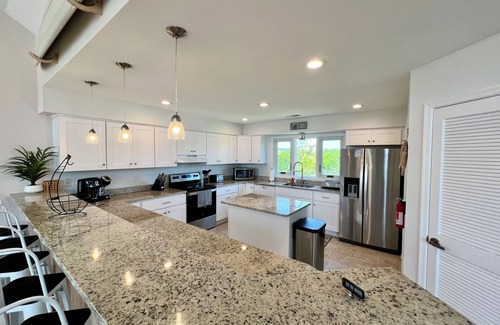 Croatan Beach Casa | Quiet Semi-Private Beach Located in an Upscale Neighborhood / Croatan