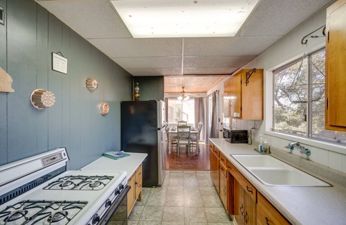 Posey Cabina | Quiet Sequoia National Forest Cabin w/ Fireplace