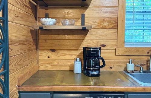 Eureka Springs Cabina | Quiet Serenity on 10 acres in Eureka Springs. Hoot Owl Cabin