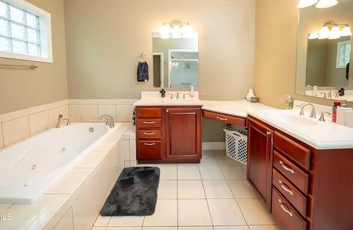 Walland Casa | Quiet Side Of The Smokey's (Upstairs unit)