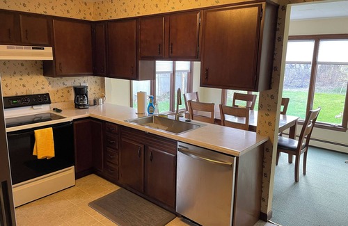 Bangor Casa | Quiet single-level fully furnished house