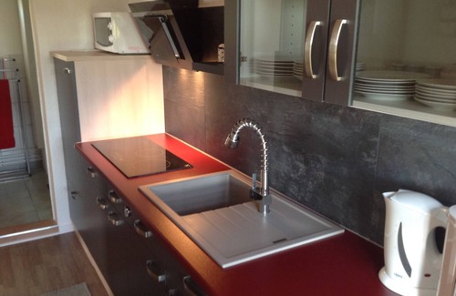 Garz/Rugen Apartamento | Bungalow situado tranquilo con una terraza con vistas al agua y en la naturaleza