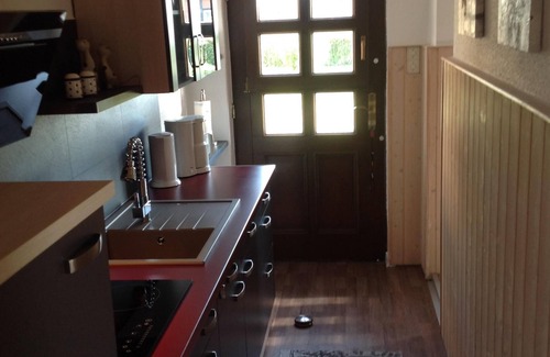 Garz/Rugen Apartamento | Bungalow situado tranquilo con una terraza con vistas al agua y en la naturaleza