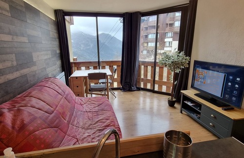 Isola Apartamento | Quiet slope-side studio Isola 2000 sleeps 4