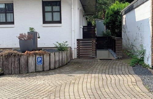 Langenfeld Apartamento | Quiet & spacious multi-bed room (2 single beds) in top location and parking lot