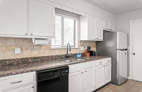 Wessex Square Casa | Quiet & Spacious 3 BR Home in Prime Neighborhood