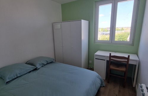 Guingamp Apartamento | Quiet, spacious apartment