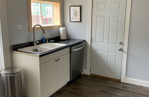 Marquette Apartamento | ¡Tranquilo y espacioso apartamento en el corazón de Marquette!
