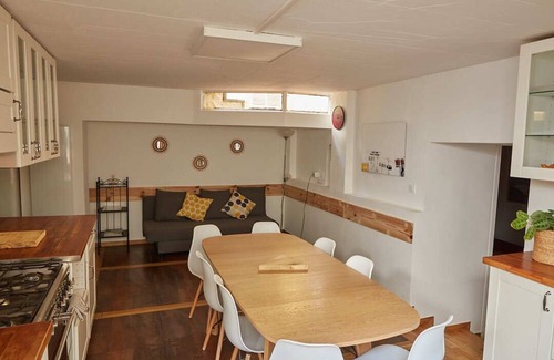 Pantin Casa | Quiet, spacious house just outside Paris. Metro 7