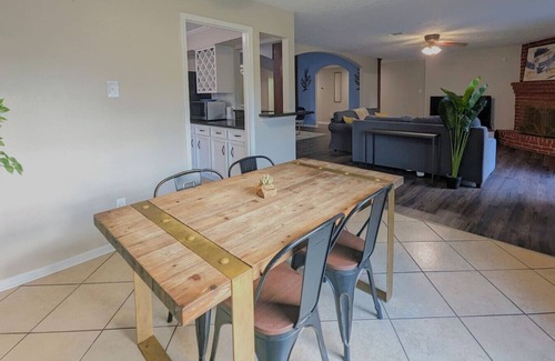 Humble Apartamento | Spacious 2,008 SqFt Beautiful Home in Humble