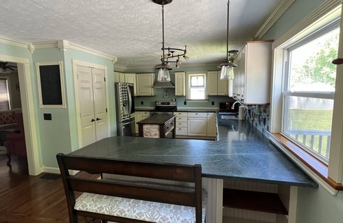 Geneva Casa | Quiet- SPIRE, Wine Country, GOTL, Beaches