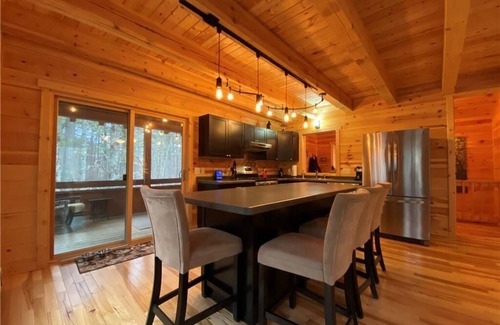 Cable Cabina | Quiet Sports Oasis-Wooded & Private