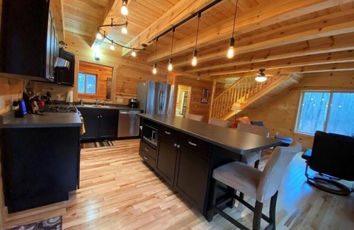 Cable Cabina | Quiet Sports Oasis-Wooded & Private
