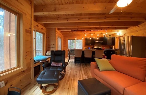 Cable Cabina | Quiet Sports Oasis-Wooded & Private