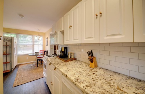 St. Charles Cabaña | ¡NUEVO! Quiet St. Charles Cottage en 4 acres de tierra!