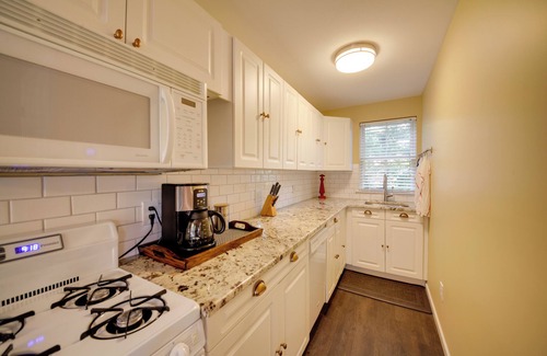 St. Charles Cabaña | ¡NUEVO! Quiet St. Charles Cottage en 4 acres de tierra!
