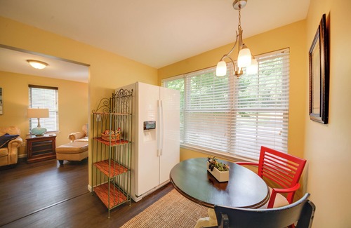 St. Charles Cabaña | ¡NUEVO! Quiet St. Charles Cottage en 4 acres de tierra!