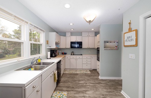 Isle of Palms Casa | Quiet street, Minutes Walk to Beach & Rec Center -Perfect Family Beach Home!