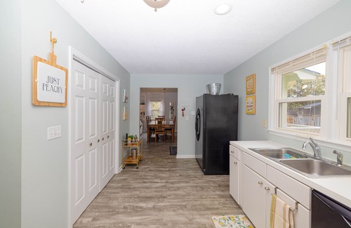 Isle of Palms Casa | Quiet street, Minutes Walk to Beach & Rec Center -Perfect Family Beach Home!
