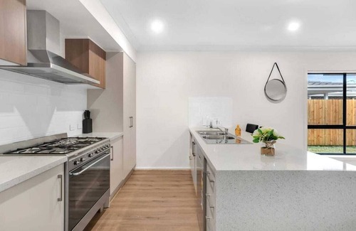 Maraylya Casa | Quiet Street + Parking on premise