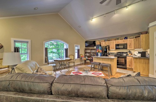 West Jefferson Apartamento | Quiet Studio Escape ~ 2 Mi to Blue Ridge Parkway!