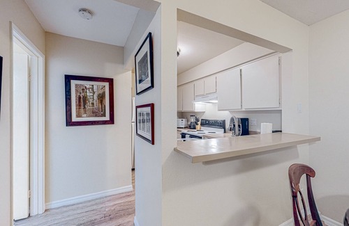 Mission Valley Apartamento | Quiet studio with shaded patio, pool, hot tub & perfect central location