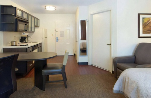 Earth City Casa | Quiet Stunning Space with Homelike Amenities
