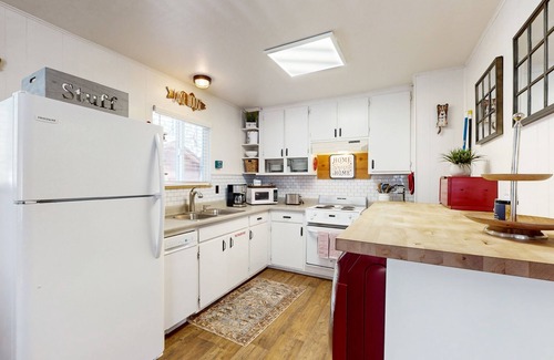 Tahoe Island Casa | Quiet & Sunny Retreat - Near Camp Richardson & Bike Path