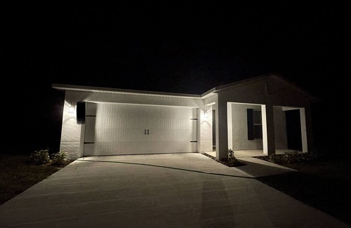Welaka Casa | Quiet sunsets next to the river. Bring your fishing poles the bass are biting!
