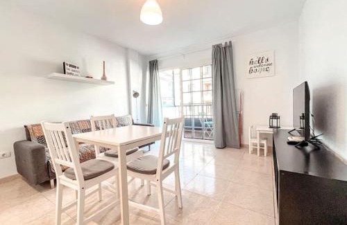 Callao Salvaje Apartamento | Quiet Sunviet Stay, Pool & Morning Sun Balcony CS021