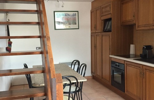 Bagneres-de-Luchon Apartamento | Quiet T2 Bis in the center of Bagneres-de-Luchon with balcony and garage